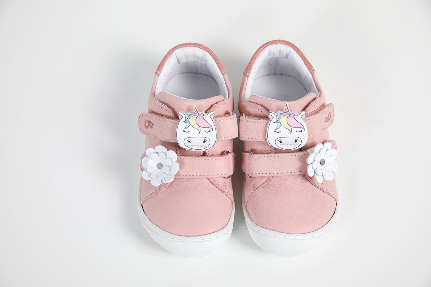 Weißes Blumenaccessoire